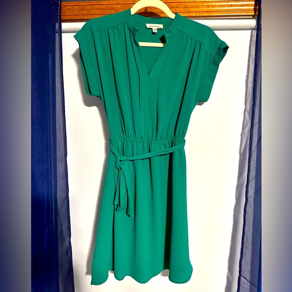 Monteau Dresses & Skirts - EUC Monteau dress, Kelly green, size Medium